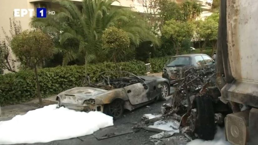 Τρομακτικό τροχαίο στο Καβούρι: Απορριμματοφόρο συγκρούστηκε με ταξί – Φωτιά και εκρήξεις – ΦΩΤΟ