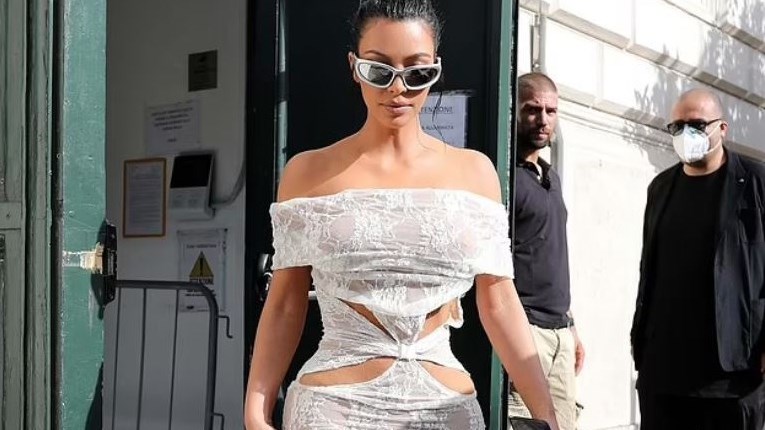 Κιμ Καρντάσιαν: Με αποκαλυπτική εμφάνιση στο Βατικανό