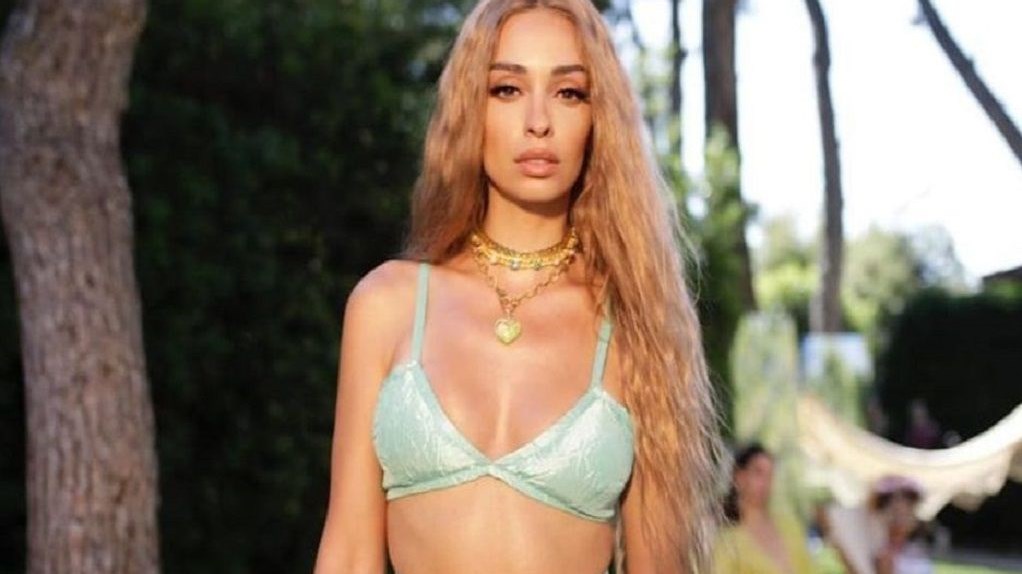 Ελένη Φουρέιρα: Το πράσινο μπικίνι και οι πόζες στο φουσκωτό – ΦΩΤΟ