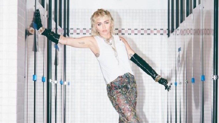 Miley Cyrus: Η μούσα του νέου αρώματος του Gucci