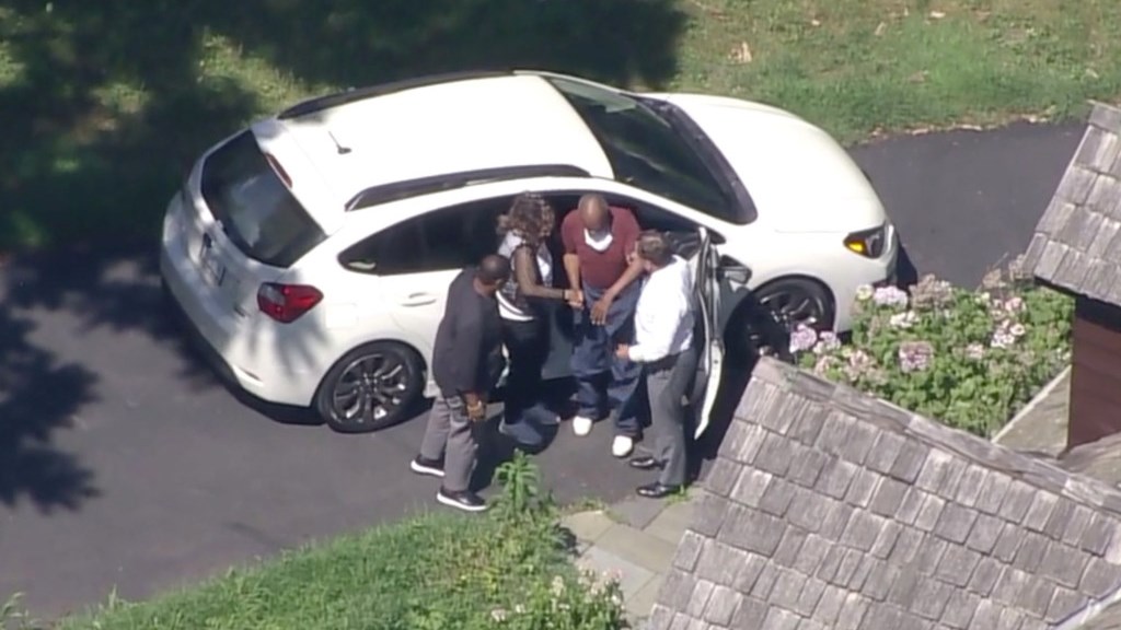 Αποφυλακίστηκε ο Μπιλ Κόσμπι και επέστρεψε στο σπίτι του – ΦΩΤΟ