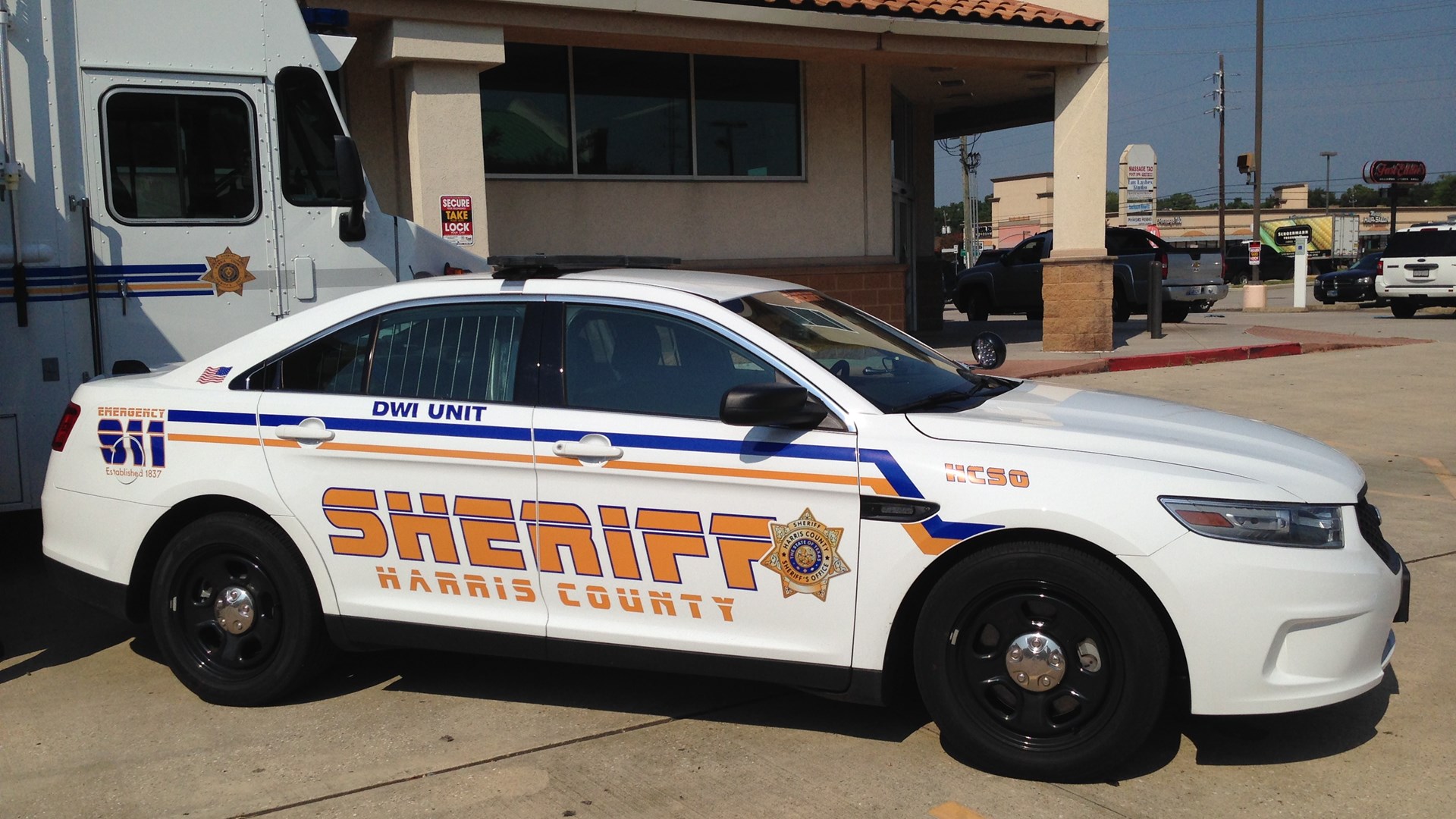 Τέξας: Πατέρας πυροβόλησε “ματάκια” έξω από το παράθυρο της κόρης του