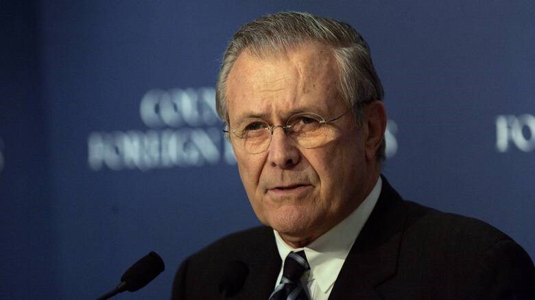 Πέθανε ο Ντόναλντ Ράμσφελντ – Το «γεράκι» των πολέμων στο Αφγανιστάν και το Ιράκ