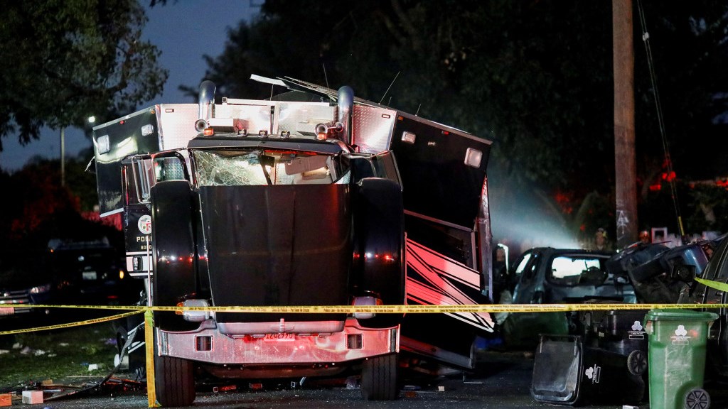 Τεράστια έκρηξη σε φορτηγό με πυροτεχνήματα – 17 τραυματίες – ΒΙΝΤΕΟ