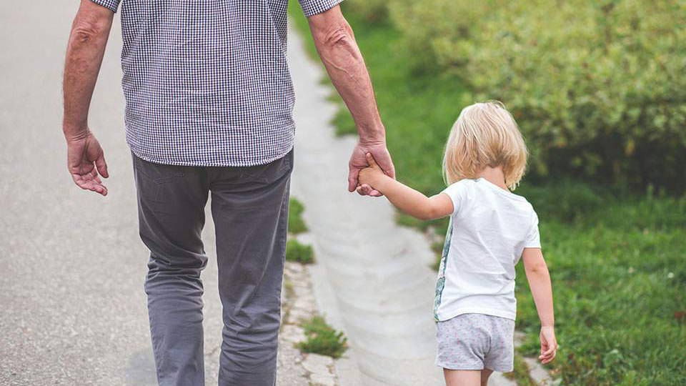 Καταβλήθηκε για πρώτη φορά το επίδομα αναδοχής σε όλους τους γονείς