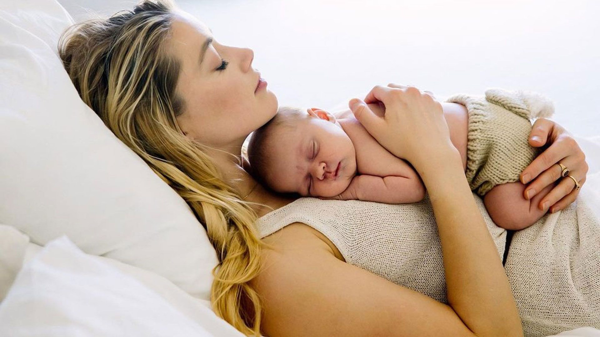 Η Άμπερ Χερντ έγινε μητέρα – Όσα γνωρίζουμε για τη γέννηση της κόρης της