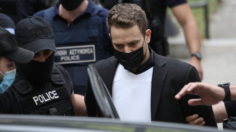 Mirror για Γλυκά Νερά: Τα “ύποπτα” δρομολόγια με το ελικόπτερο που ίσως ανακάλυψε η Καρολάιν