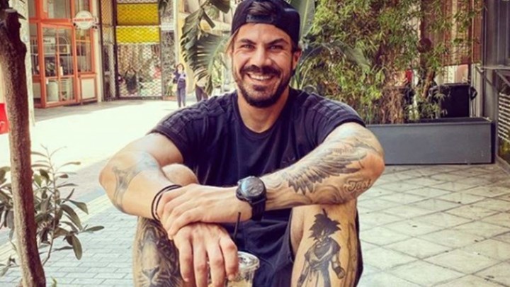 Ο Άκης Πετρετζίκης έγινε πατέρας – Η πρώτη φωτογραφία του γιου του