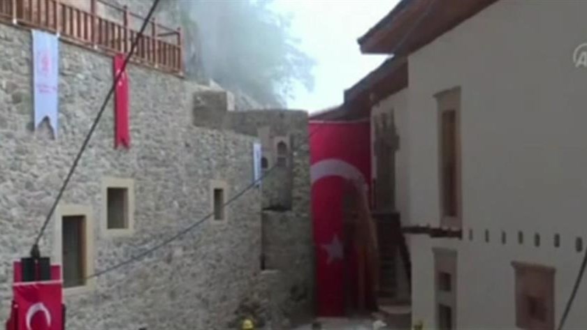 Προκλητικό τουρκικό show στα εγκαίνια της αναπαλαιωμένης Παναγίας Σουμελά στην Τραπεζούντα