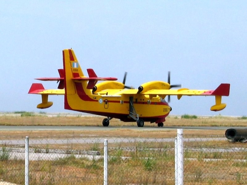Έφτασαν στην Κύπρο τα δύο Canadair CL-415 από την Ελλάδα