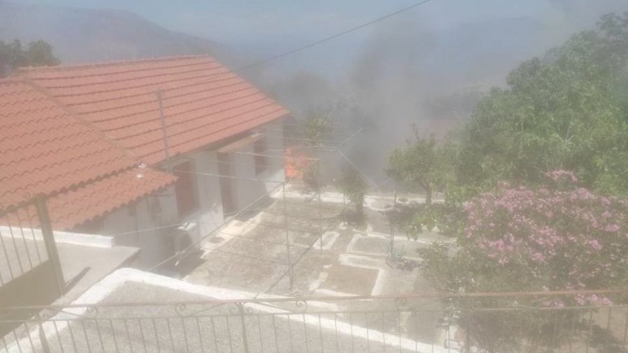 Φωτιά στην Κεφαλονιά – Ενισχύονται οι δυνάμεις της Πυροσβεστικής στο νησί