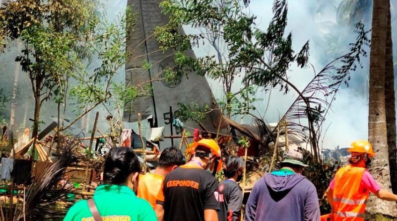 Αναζητούν επιζώντες στα συντρίμμια του αεροσκάφους στις Φιλιππίνες – Στους 31 οι νεκροί