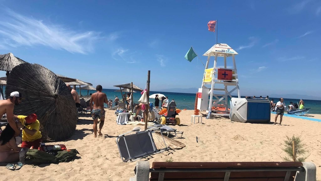 Τέσσερις οι τραυματίες από τον ανεμοστρόβιλο που “χτύπησε” παραλία της Χαλκιδικής