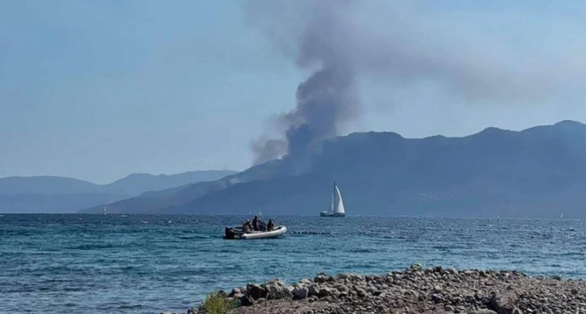 Μάχη με τις φλόγες στα Μέθανα – Εκκενώθηκε το χωριό Κυψέλη, “έχει καεί ένα σπίτι” λέει ο δήμαρχος