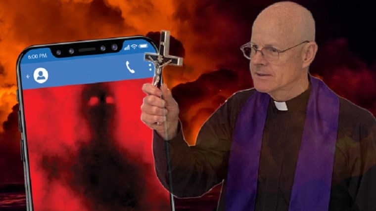 “Οι δαίμονες καταλαμβάνουν τα θύματα με SMS” – Τι περιγράφει ιερέας που κάνει 20 εξορκισμούς την εβδομάδα