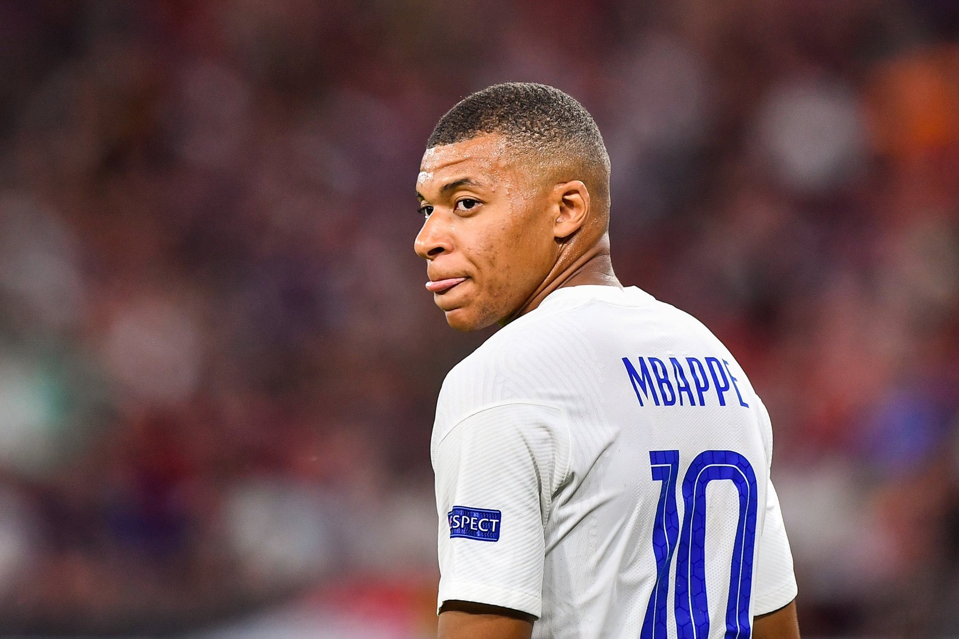 Ο Μπαπέ θέλει «ρήτρα Ρεάλ» για να ανανεώσει με την Παρί Σεν Ζερμέν