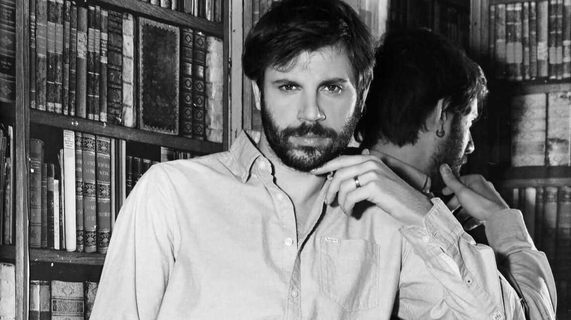 Με ποια παίκτρια του Survivor είναι ζευγάρι ο “Μανωλάκης” από το “Καφέ της Χαράς” – ΦΩΤΟ