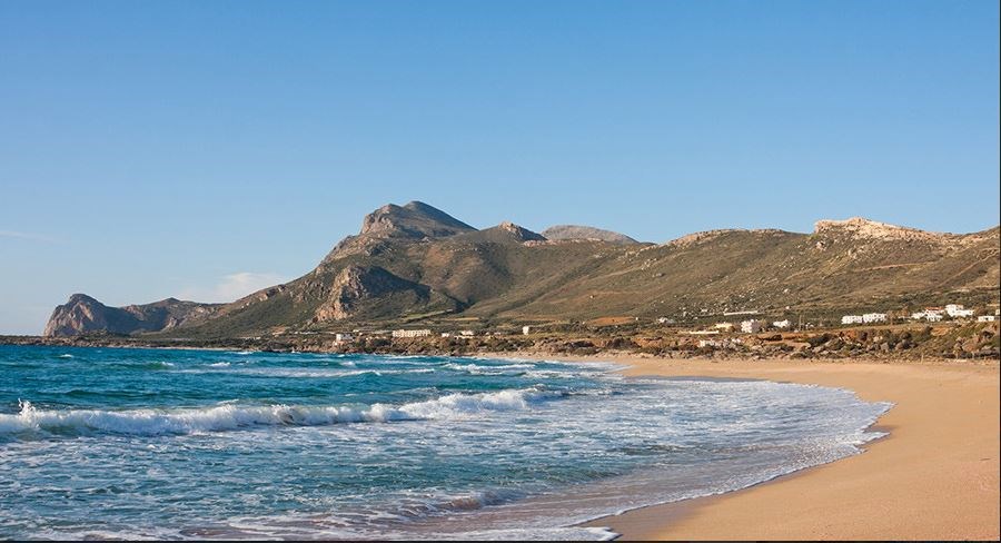 Σε σοβαρή κατάσταση 16χρονος που τραυματίστηκε όταν έκανε βουτιά στα Φαλάσαρνα