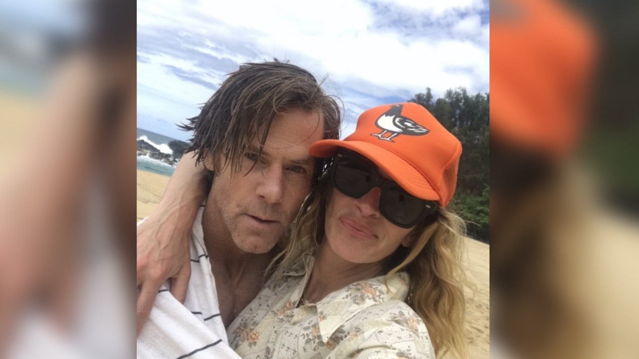Η σπάνια selfie της Τζούλια Ρόμπερτς με τον σύζυγό της