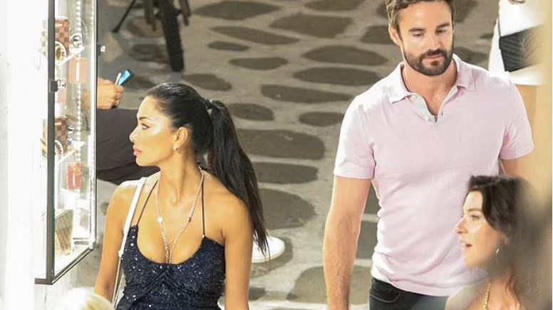 Στη Μύκονο η Νικόλ Σέρτζινγκερ