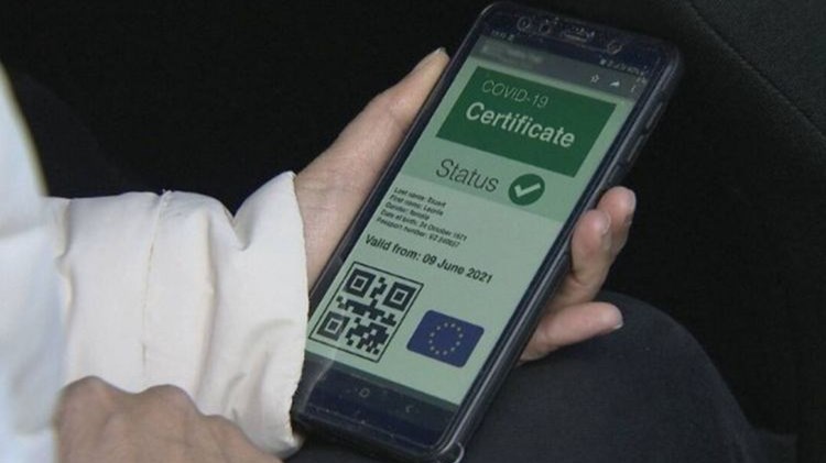 Συναγερμός στην ΕΛ.ΑΣ. – Κύκλωμα προμηθεύει πλαστά έγγραφα εμβολιασμού