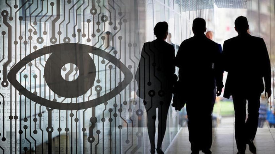 “Big Brother” σε κάθε νοικοκυριό: Ηλεκτρονικοί φάκελοι σε εφορία, νοσοκομεία, ακόμη και στα… διόδια