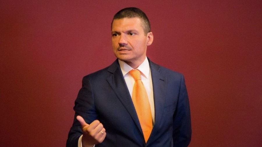 Πέθανε ο γνωστός επικοινωνιολόγος Βασίλης Τοκάκης σε ηλικία 44 ετών