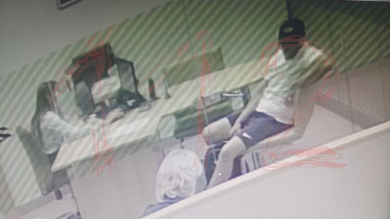 Θρίλερ στη Ρωσία – Ένοπλος άνδρας εισέβαλε σε τράπεζα και κρατά ομήρους – ΒΙΝΤΕΟ