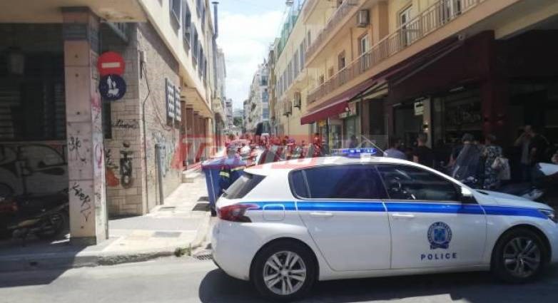 Συναγερμός στην Πάτρα – Άνδρας απειλούσε να πέσει στο κενό από κτίριο του ΕΦΚΑ