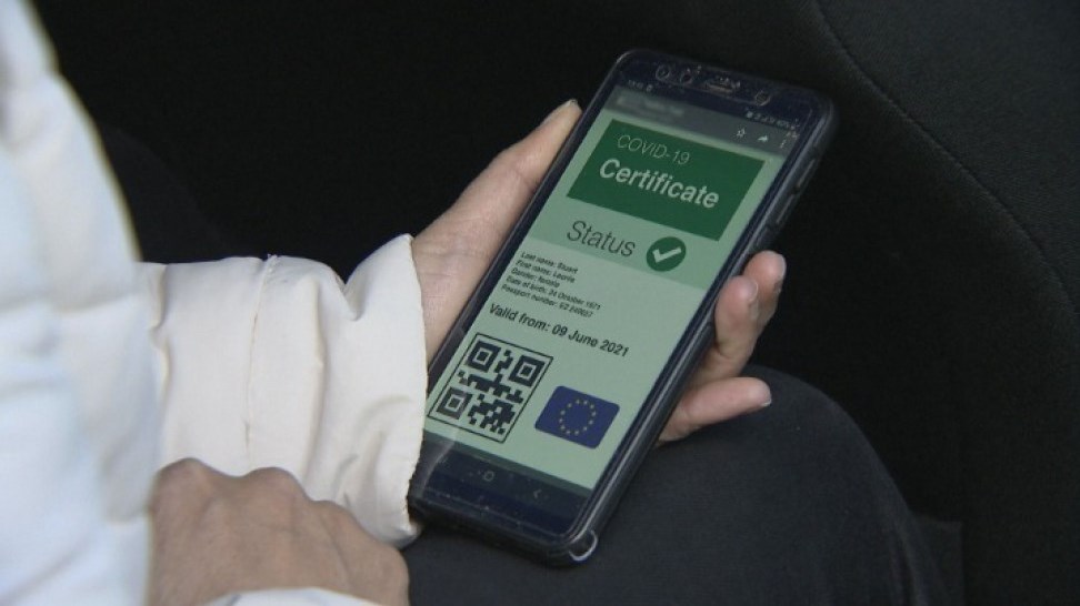 Ευρωπαϊκό ψηφιακό πιστοποιητικό: Πώς θα λειτουργεί η εφαρμογή επαλήθευσης – Τι θα σημαίνουν τα τρία χρώματα