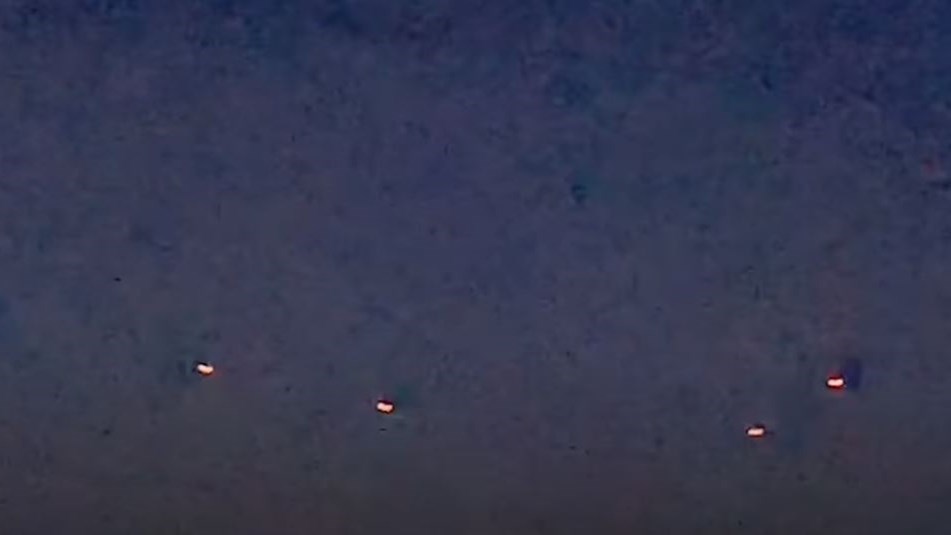 Viral ΒΙΝΤΕΟ με μυστηριώδη ιπτάμενα αντικείμενα στον Καναδά