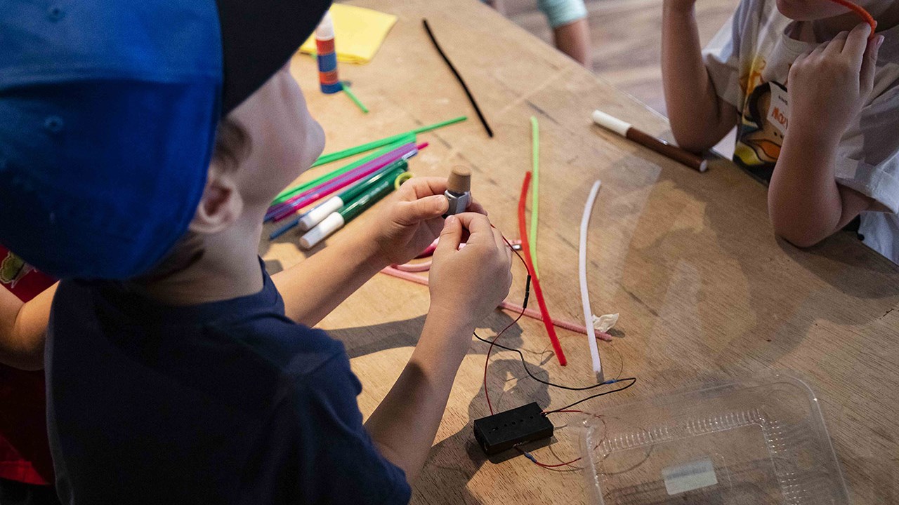 Καλοκαίρι στην Αθήνα με τα παιδιά: Πού μπορούν να παίξουν, να μάθουν και να δημιουργήσουν