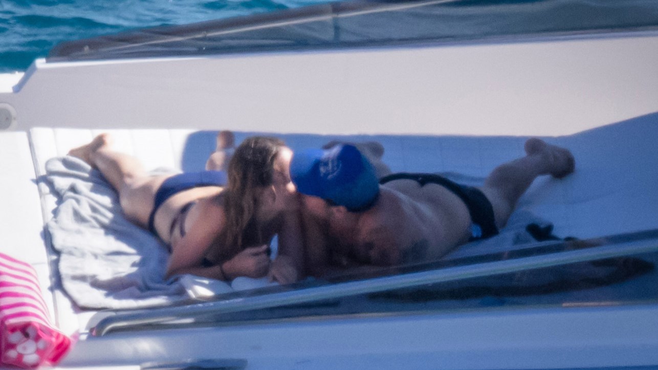 “Καυτά” φιλιά για Χάρι Στάιλς και Ολίβια Γουάιλντ