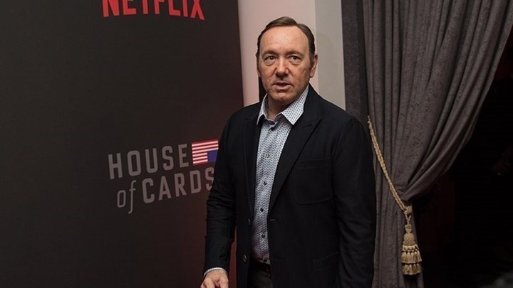 Ο Κέβιν Σπέισι επιστρέφει στη μεγάλη οθόνη μετά τα σκάνδαλα – Στο πλευρό του η Φέι Ντάναγουεϊ