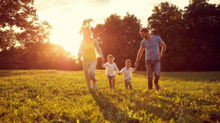 Εργαζόμενοι γονείς: Ποιοι είναι δικαιούχοι των νέων γονικών αδειών – Η εγκύκλιος του υπουργείου Εργασίας