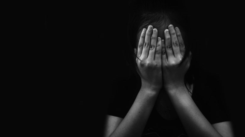 Τρόμος στου Ζωγράφου για 21χρονη – Άνδρας της επιτέθηκε για να την βιάσει – ΒΙΝΤΕΟ