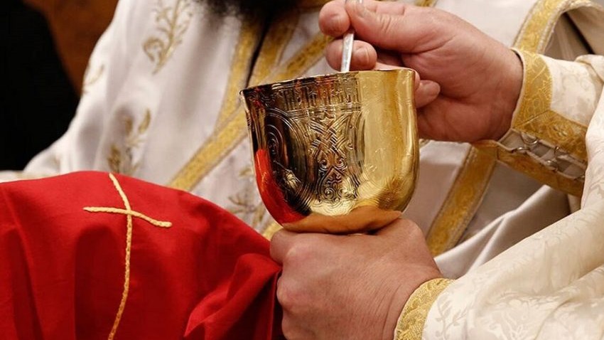 Η αντίδραση της Εκκλησίας της Κρήτης στις καταγγελίες για ιερείς που αρνούνται να μεταλάβουν εμβολιασμένους