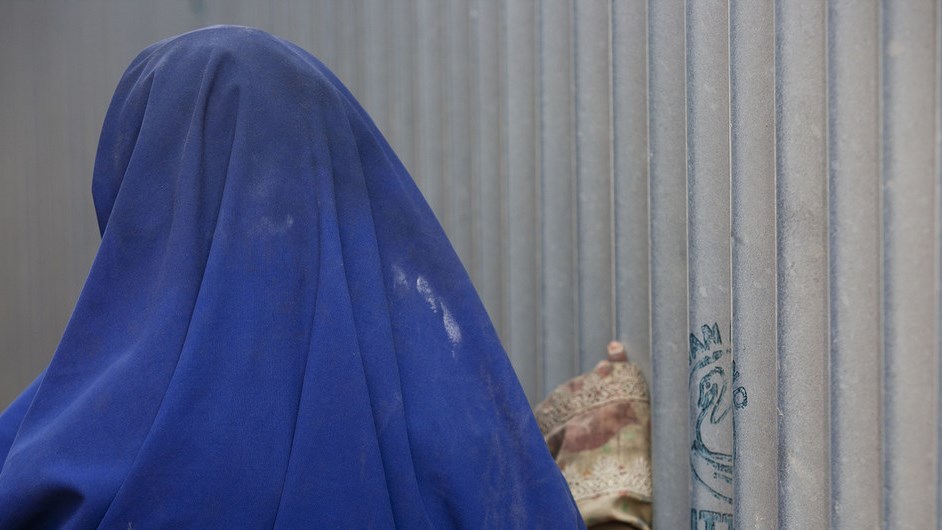 Άρπαζε το επίδομα από 25χρονη πρόσφυγα – Ανησυχία για φαινόμενα εκμετάλλευσης από κυκλώματα που δεν καταγγέλλονται