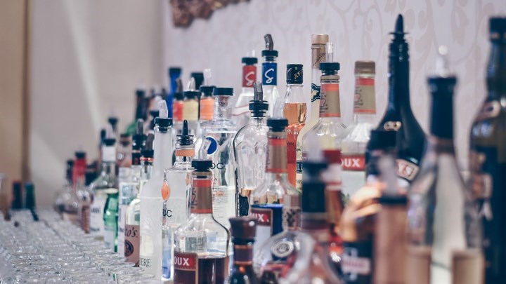 Εισαγγελική παρέμβαση για το πάρτι σε beach bar στον Άλιμο