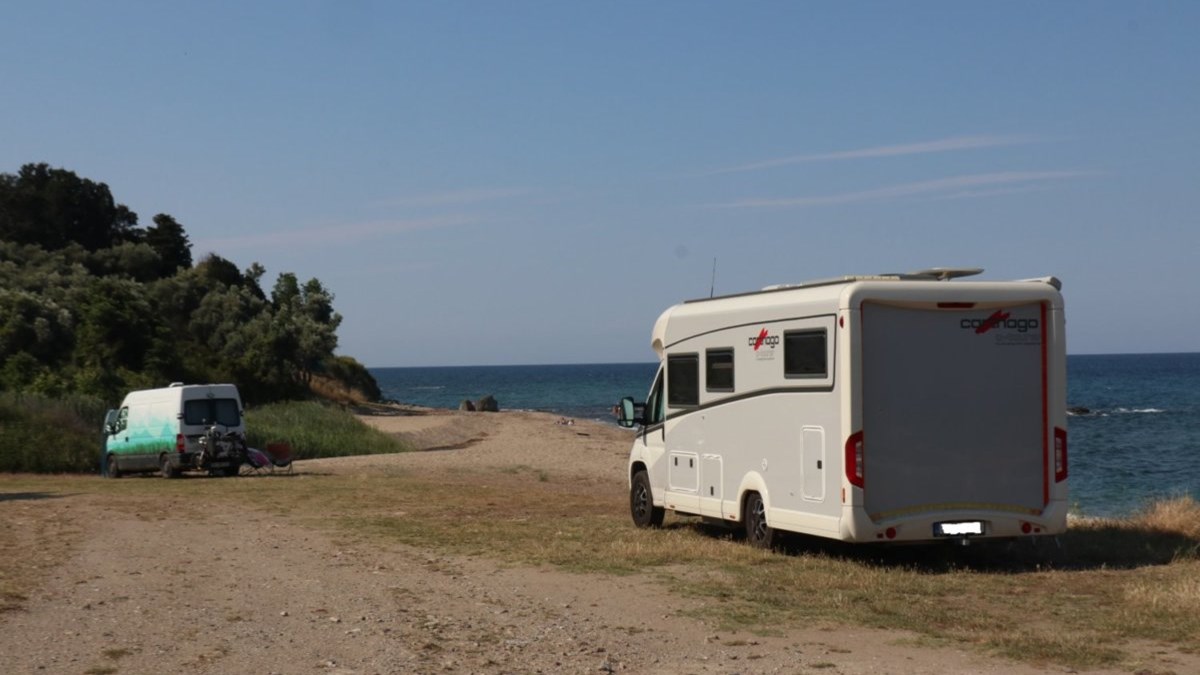 Γιατί οι Έλληνες επιλέγουν διακοπές με τροχόσπιτο – Οι τιμές ενοικίασης και αγοράς