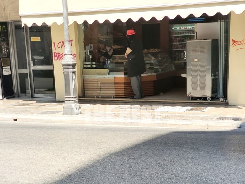 Ο καύσωνας δεν… αγγίζει αυτόν τον άνδρα – ΦΩΤΟ