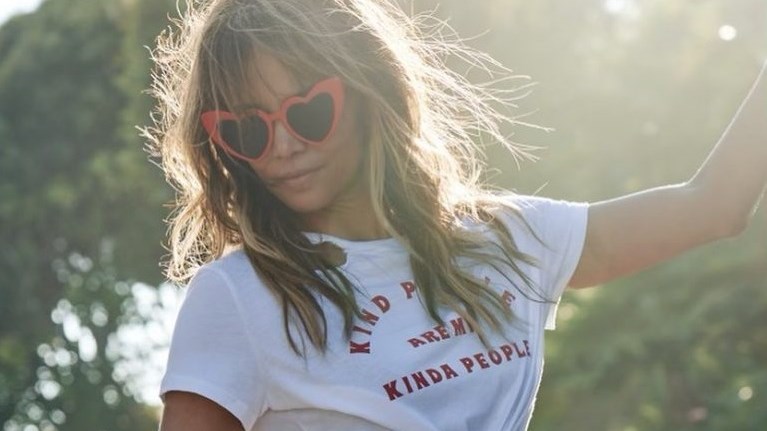 Η Halle Berry δηλώνει πιο ερωτευμένη από ποτέ