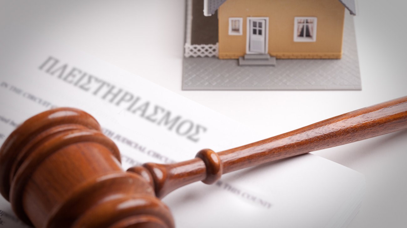 Καταγγελία Βερβεσού για πλειστηριασμούς πρώτης κατοικίας ευάλωτων δανειοληπτών – Τι απάντησε ο Σταϊκούρας