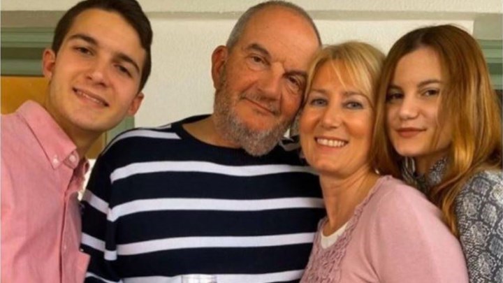 Κώστας Καραμανλής – Νατάσα Παζαΐτη: Τα δίδυμα παιδιά τους αποφοίτησαν από το σχολείο – ΦΩΤΟ