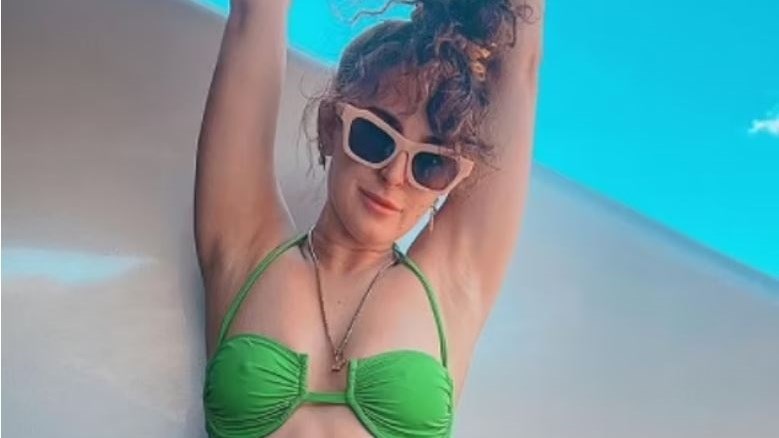 Εντυπωσιάζει η κόρη της Ντέμι Μουρ με το πράσινο μπικίνι της