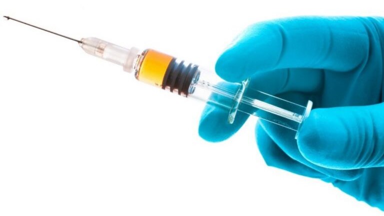 Πιο κοντά ο υποχρεωτικός εμβολιασμός – Από ποιες επαγγελματικές ομάδες θα αρχίσει