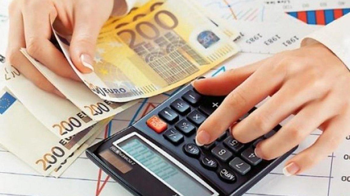 «Μαχαίρι» έως 60% στους φόρους για τους επαγγελματίες – Τι αλλάζει στη φορολογική κλίμακα