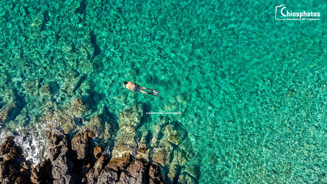 Η εντυπωσιακή παραλία του Αγίου Νικήτα στη Χίο με τα γαλαζοπράσινα νερά – ΦΩΤΟ – ΒΙΝΤΕΟ