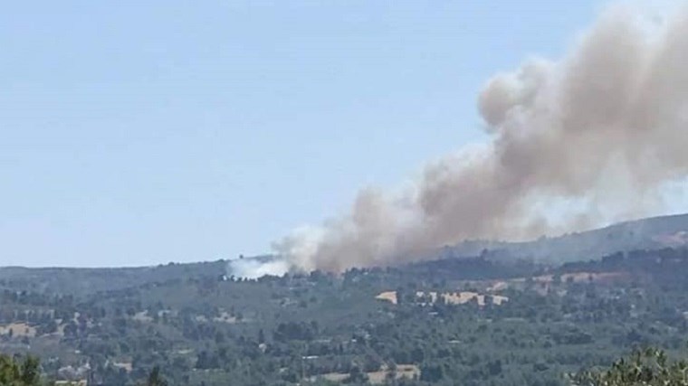 Οι πρώτες εικόνες από τη φωτιά στον Βαρνάβα – ΦΩΤΟ