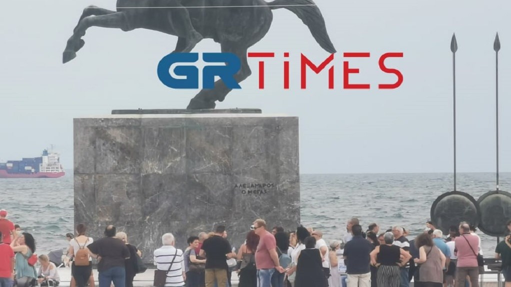 Συγκέντρωση διαμαρτυρίας από αρνητές των εμβολίων στη Θεσσαλονίκη – ΦΩΤΟ